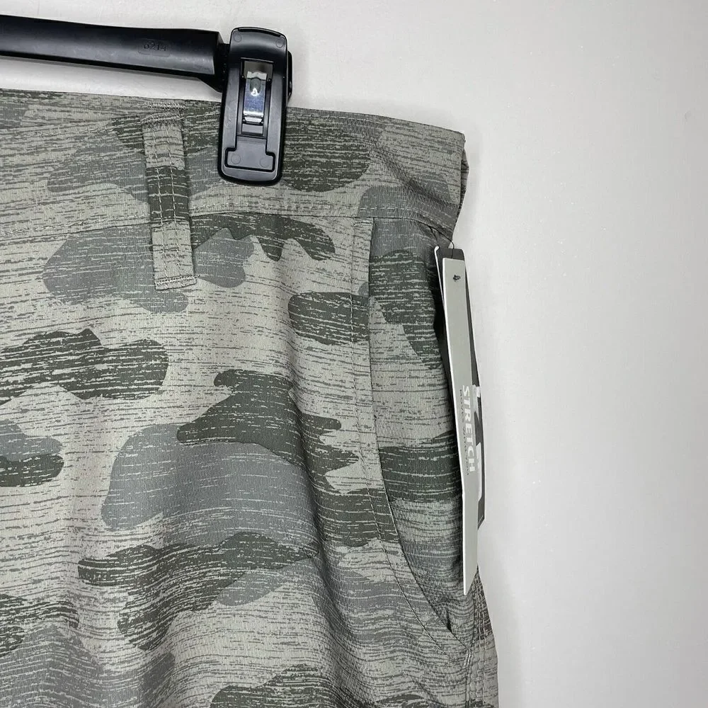 LEE Mens Lightweight Cargo Tech Shorts NEW Green Camo Performance Sz 40 x 11